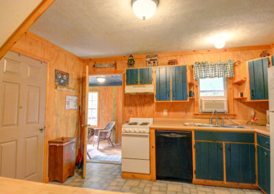 Cougar Cabin - Kitchen