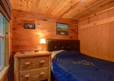 Mountaineer Cabin - Bedroom